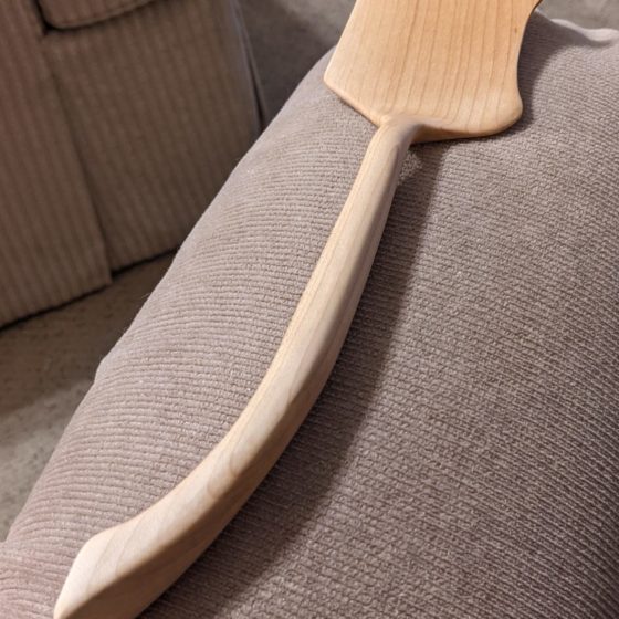 Asymmetrical spatula of maple